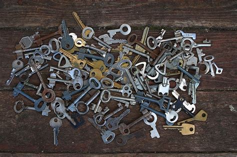 can you recycle metal house keys|how to collect old keys.